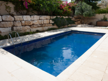 Renoveer uw zwembad nu om later geld te besparen