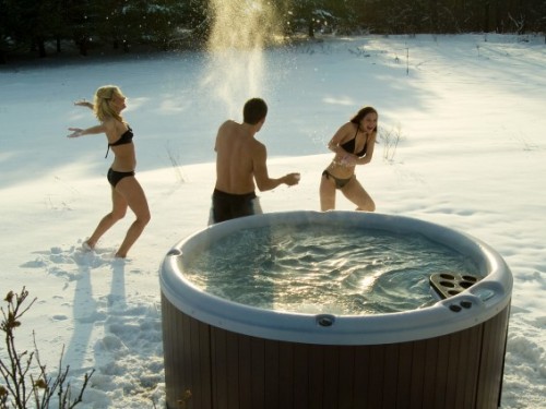 Plaisirs d'hiver dans la neige avec la gamme Cova Spa