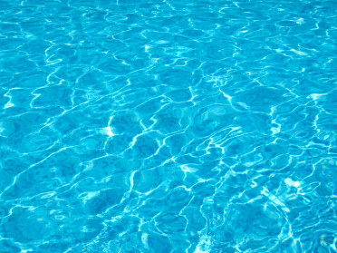 Ein privater Schwimmbad mit sauberem Wasser!