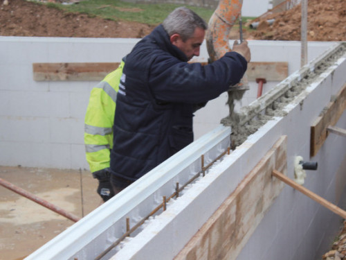 Solidbric application asphalt wall