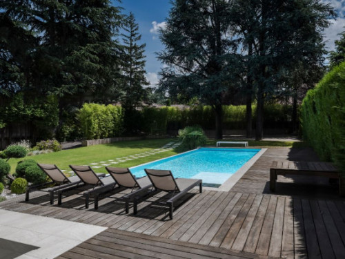 Une piscine dans votre jardin est comme une extension de la maison.