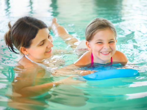 vantagens piscina interior desfrutar durante todo o ano construção de construção infantil exercício amigável