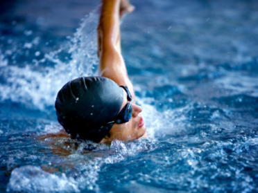 Siete maneras de quemar calorías en la piscina