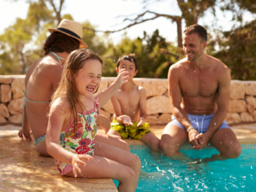 Elegir el tipo de piscina adecuado para su familia