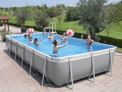 Une gamme de produits d'entretien pour petites piscines hors-sol