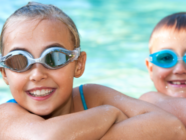 Terminé les odeurs de chlore et les irritations : Les clefs pour une eau de piscine idéale ! 