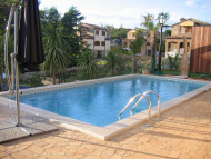 piscine-avec-douche-en-bout