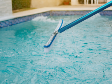 L'Hivernage de piscine : Préserver votre trésor aquatique en toute saison